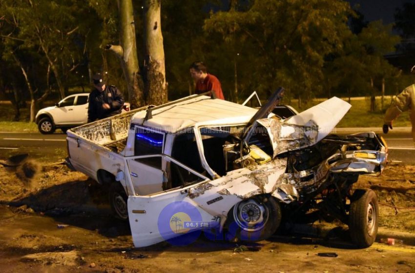 Automovilista fallece tras chocar contra un árbol