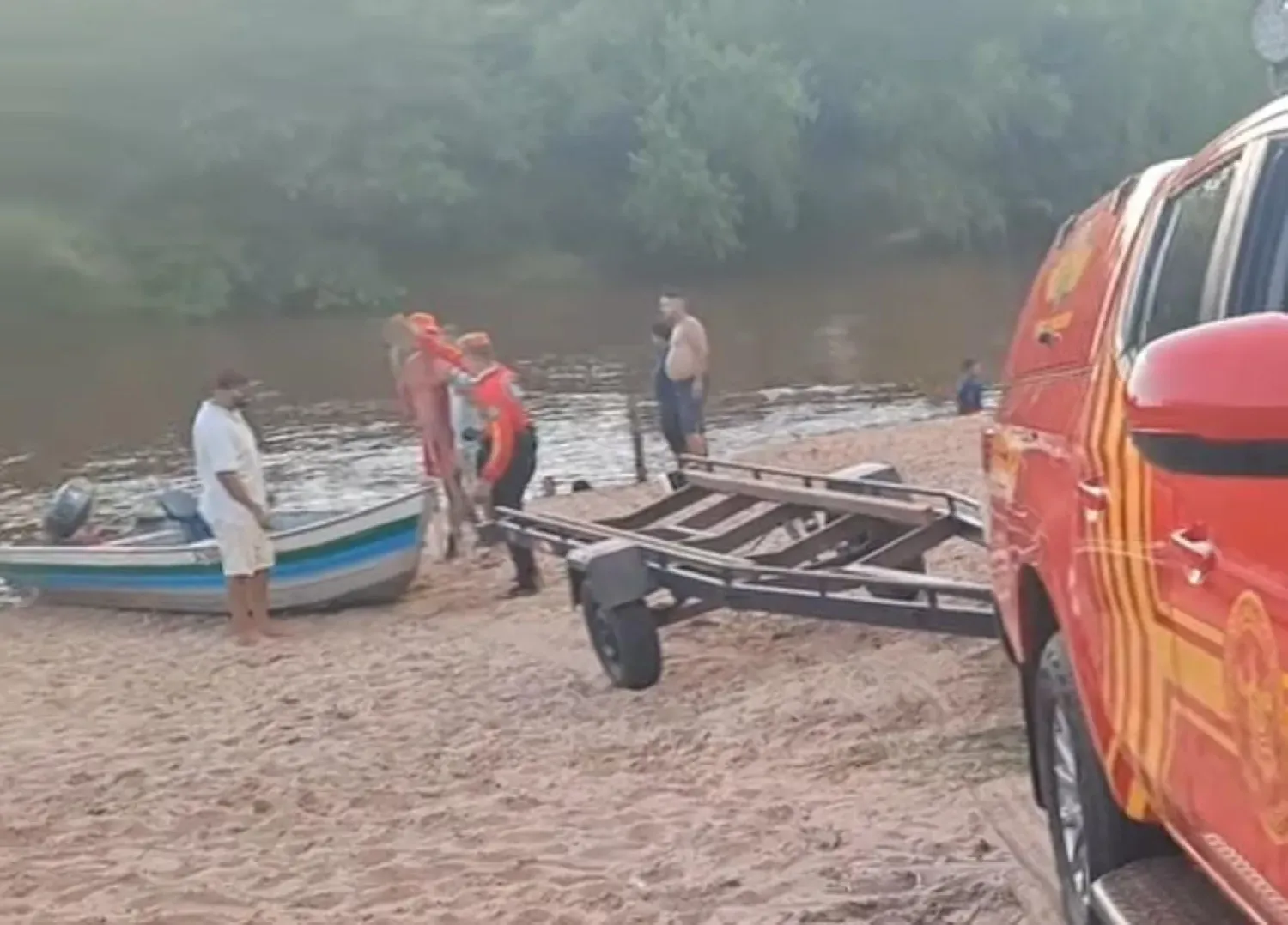 Buscan a hombre desaparecido en aguas del río Apa en Bella Vista Norte