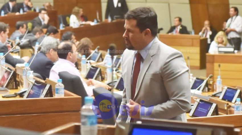 Legislador admite que medió por liberación de dinero de Cucho