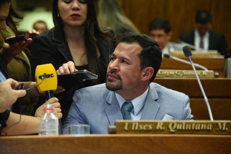 Ulises Quintana asume en Diputados en medio de roncha