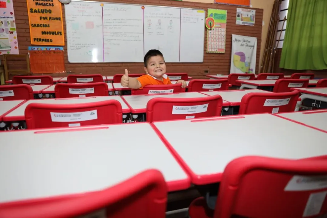 Gobierno alcanza el 92 % de distribución de nuevos muebles escolares en todo el país