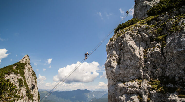 Turista muere al caer más de 90 metros desde una popular escalera colgante