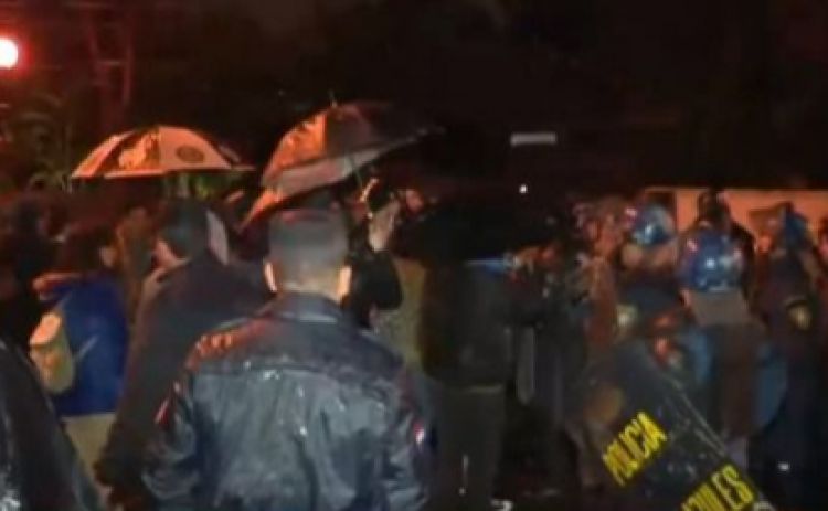 Cascos azules reprimieron a estudiantes frente a Mburuvicha róga