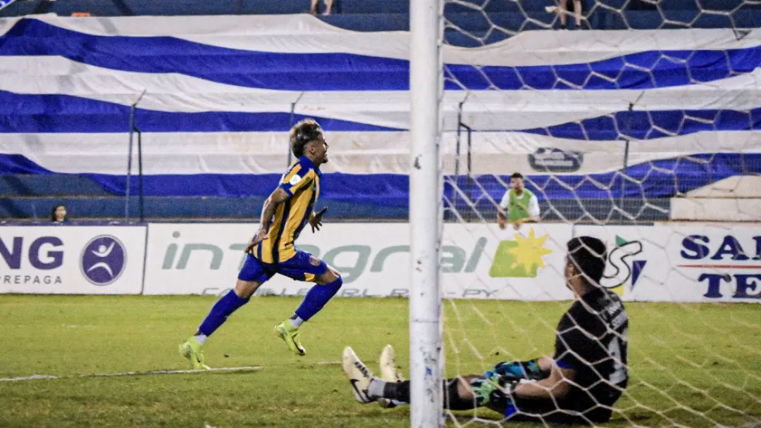 Luque sacó pecho y derrotó al Gallo 2-1