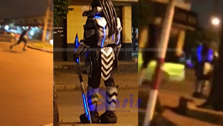 Hombre disfrazado de "Depredador" fue agredido  en Pedro Juan