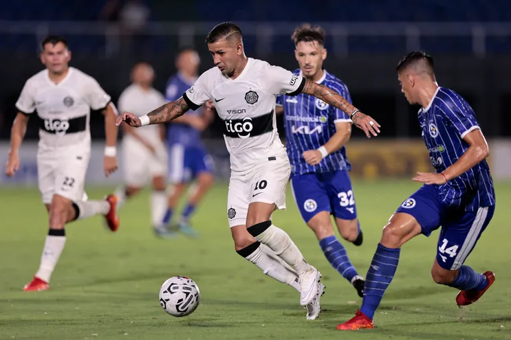 Olimpia visita a Tacuary en busca de la primera victoria