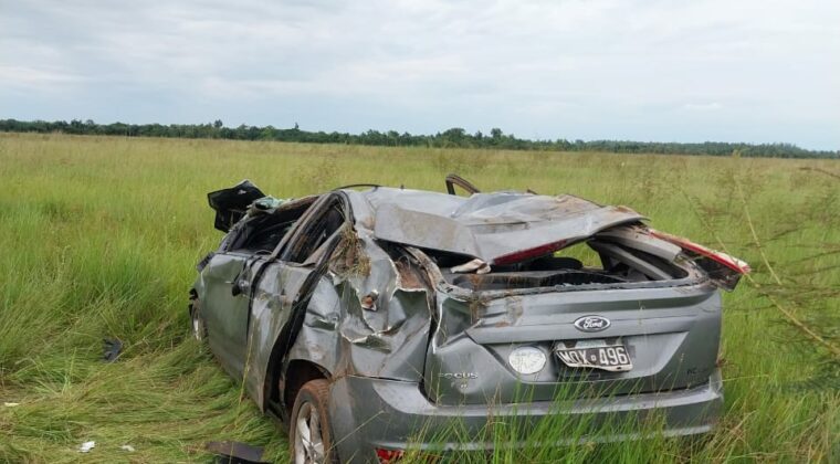 Hombre muere en accidente rutero, su familia se salva de milagro