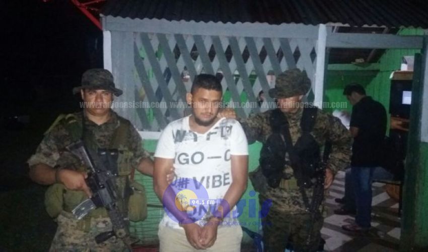 Allanamiento deja un detenido y armas incautadas en Arroyito