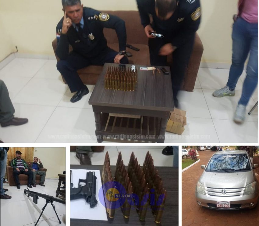 Caen militar y policía con arma de grueso calibre
