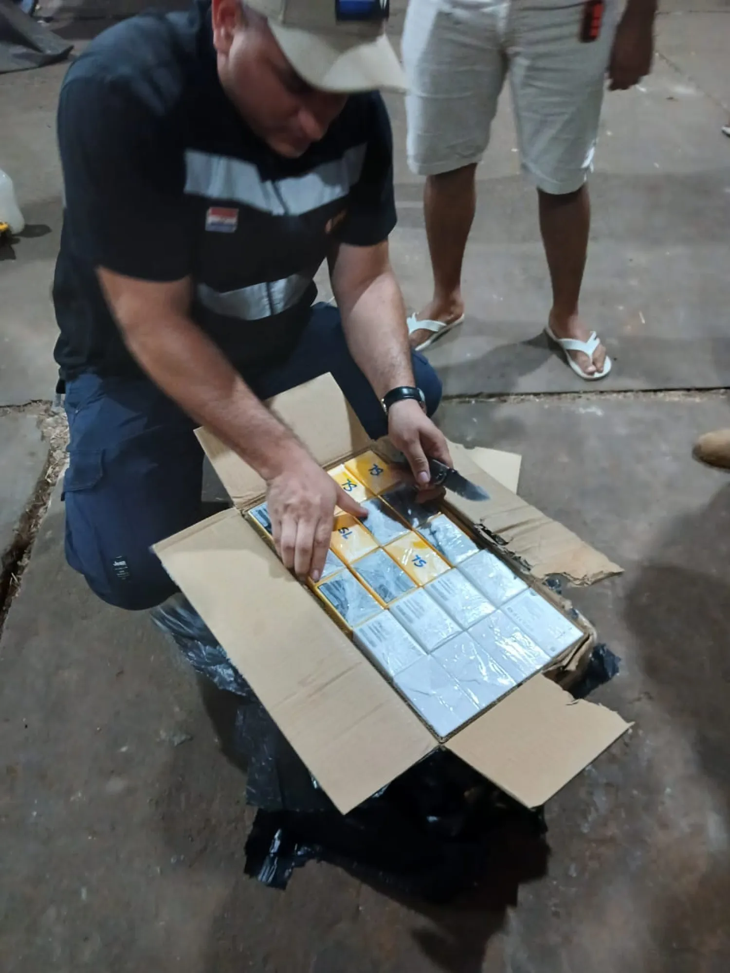DNIT incauta vehículo con celulares sin documentación en Pedro Juan