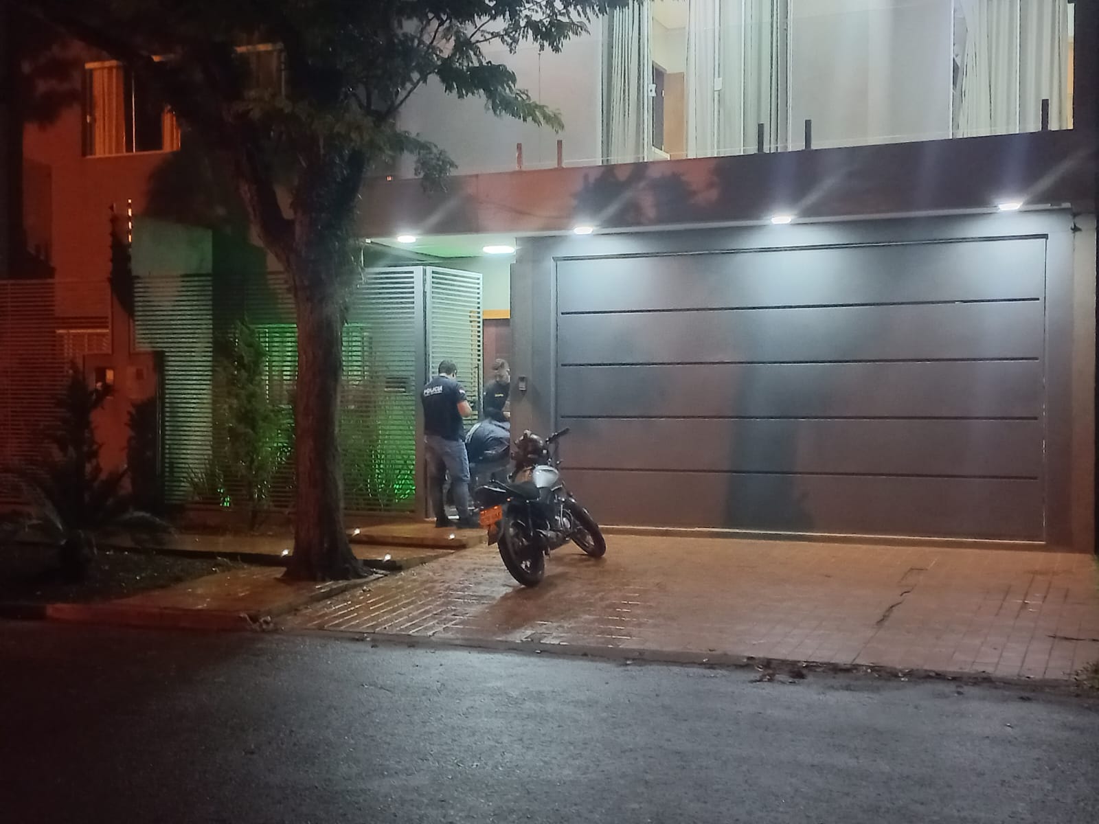 Agentes de Investigaciones allanaron una vivienda en el Bo. Mcal. Estigarribia