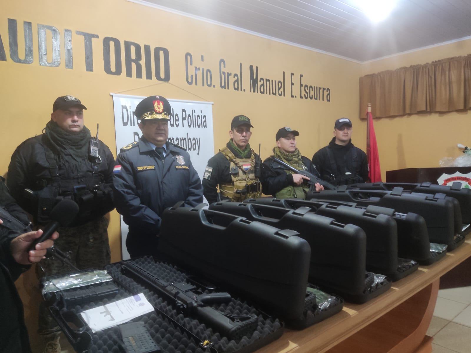 Policía de Amambay recibe donación de armas 