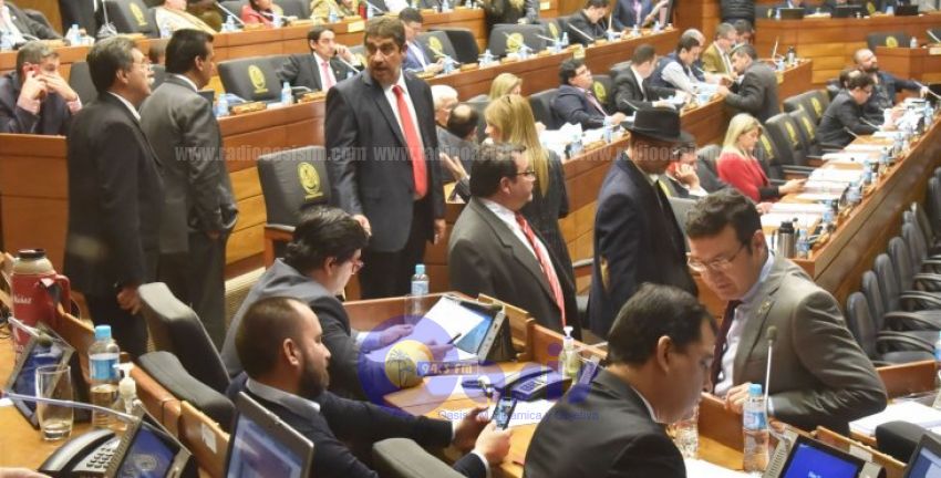Diputados aprueban subasta de vehículos abandonados