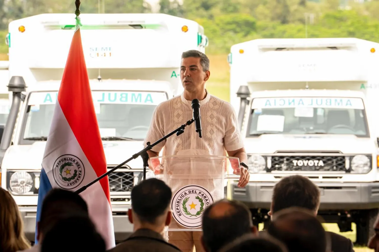 Presidente Peña entrega ambulancias y completa cobertura de emergencia en los 264 distritos del país