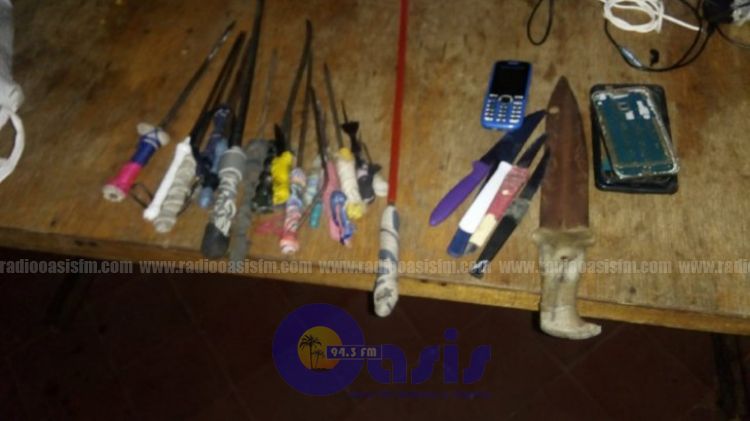 Incautan cuchillos, celulares y palas en penal de Coronel Oviedo