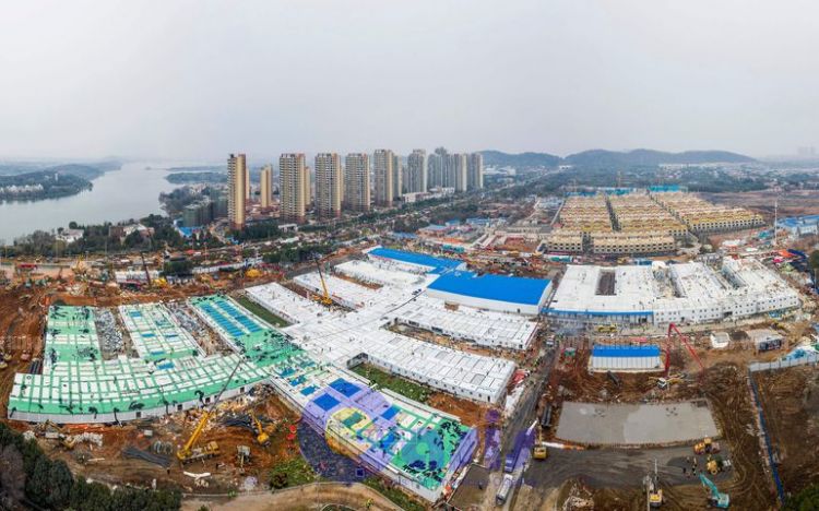 China: Hospital de 1.000 camas en diez das, "milagro" y joya propagandstica