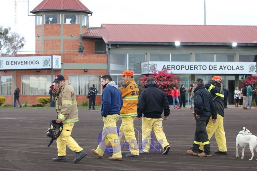 Inicia proceso para rescate de cadáveres entre restos de la avioneta