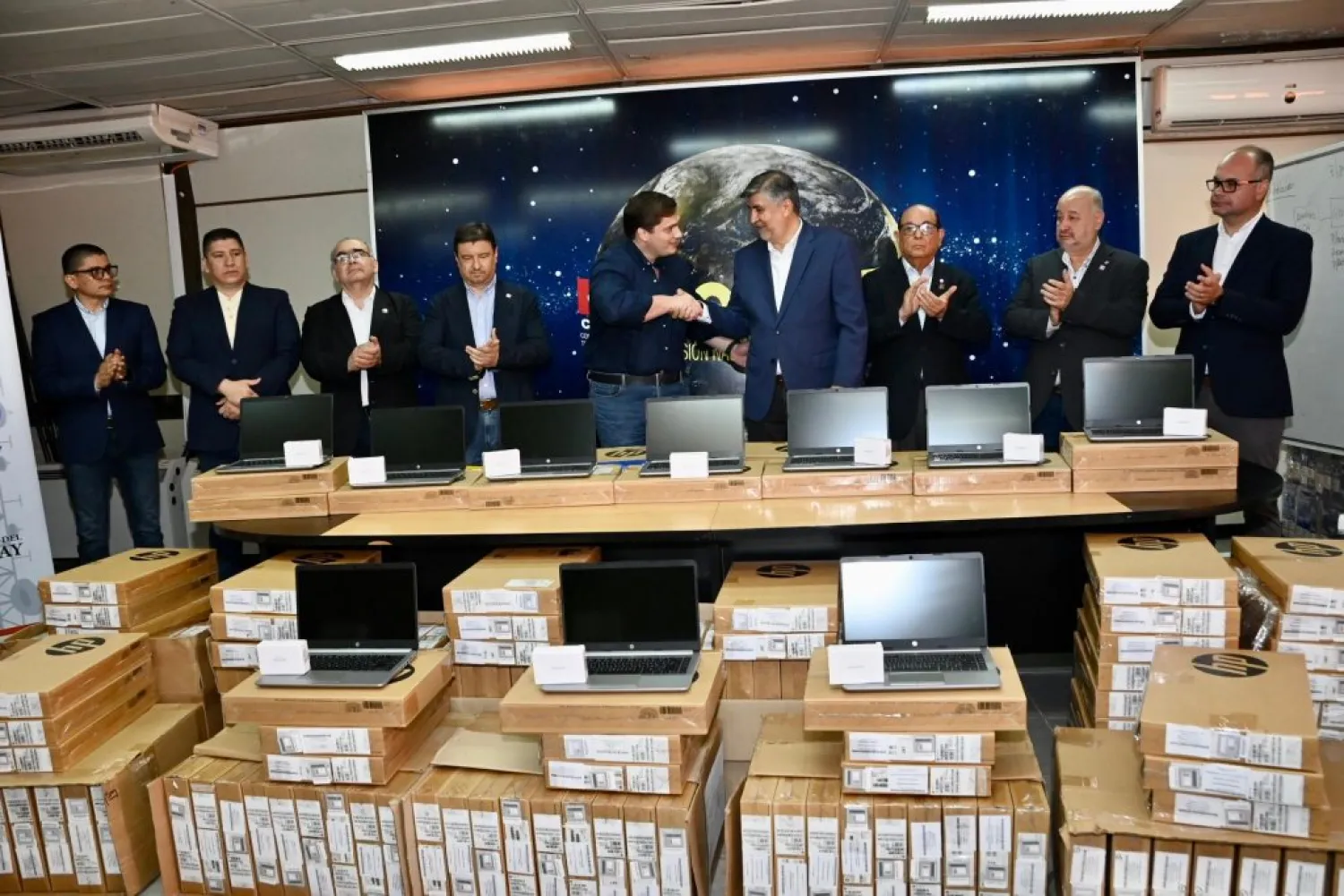 Registro Civil avanza en la digitalización con 300 notebooks con conectividad móvil