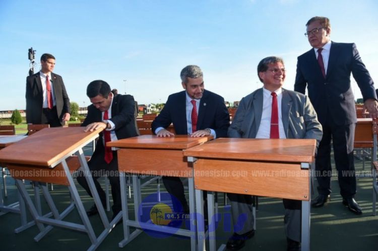 Nicanor dice que trata de reordenar la EBY y pide a Petta aguantar las críticas