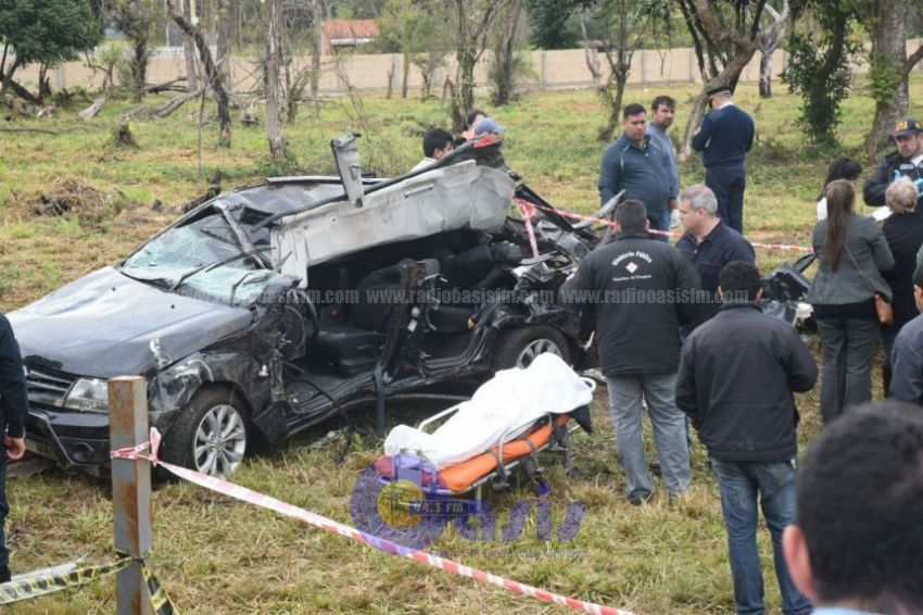Dos fallecidos en accidente sobre Acceso Sur