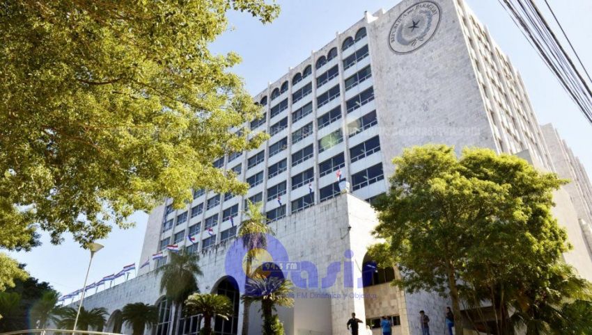 Magistrados buscan reajuste salarial