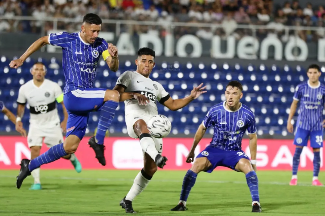 Olimpia va al sur buscando mantener su ventaja en la cima del Clausura