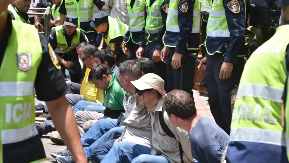 Sindicato de la ANDE retirará a operadores si no liberan a sus compañeros: “No garantizamos servicio”