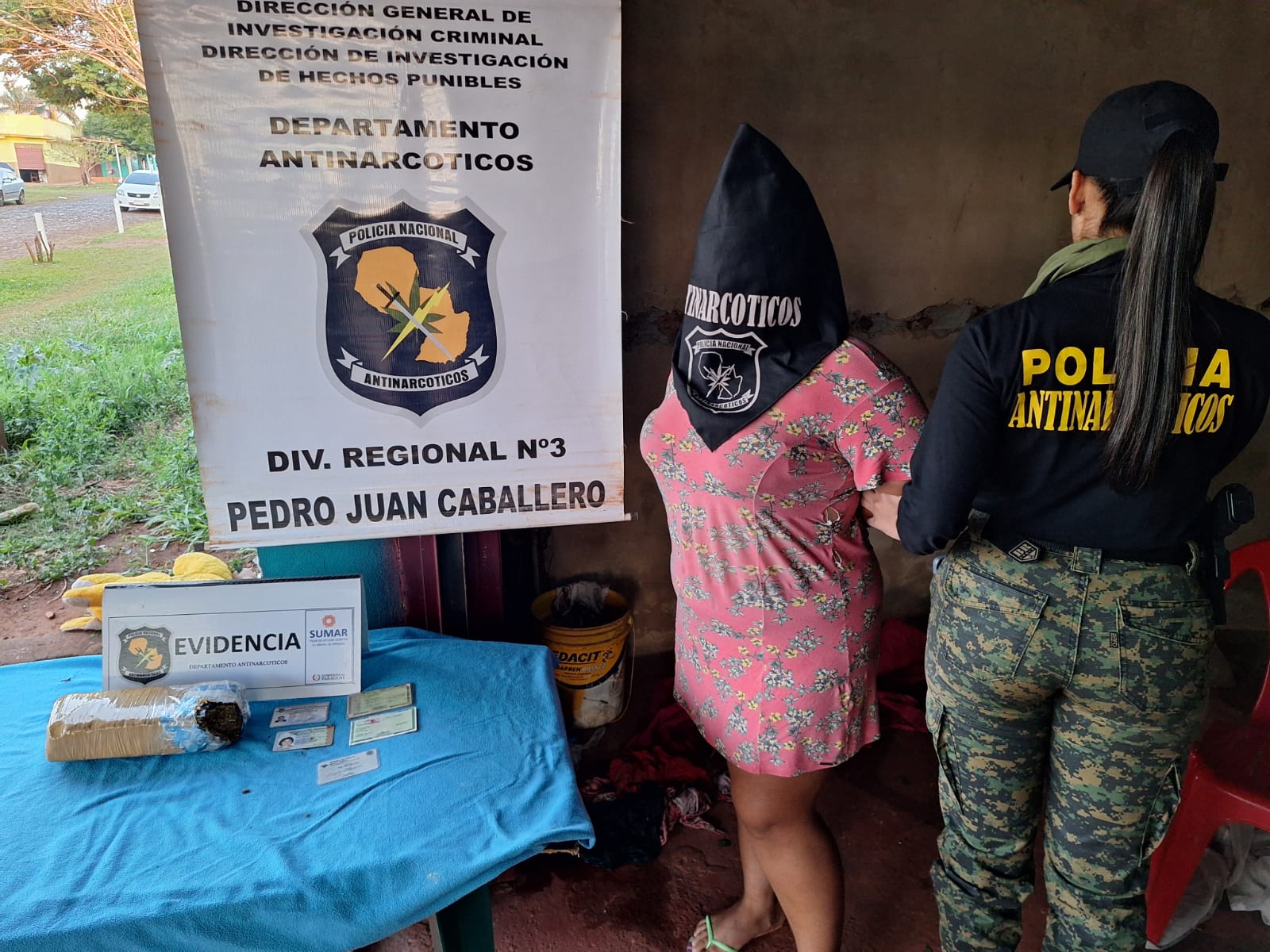 Allanan vivienda y detienen a una mujer por supuesto microtráfico