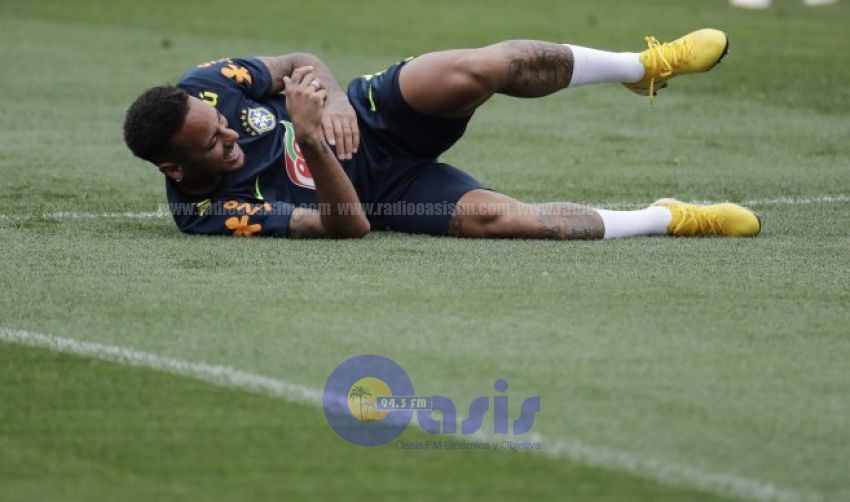 Rivaldo le pide a Neymar ignorar críticas de otros países y seguir cayendo