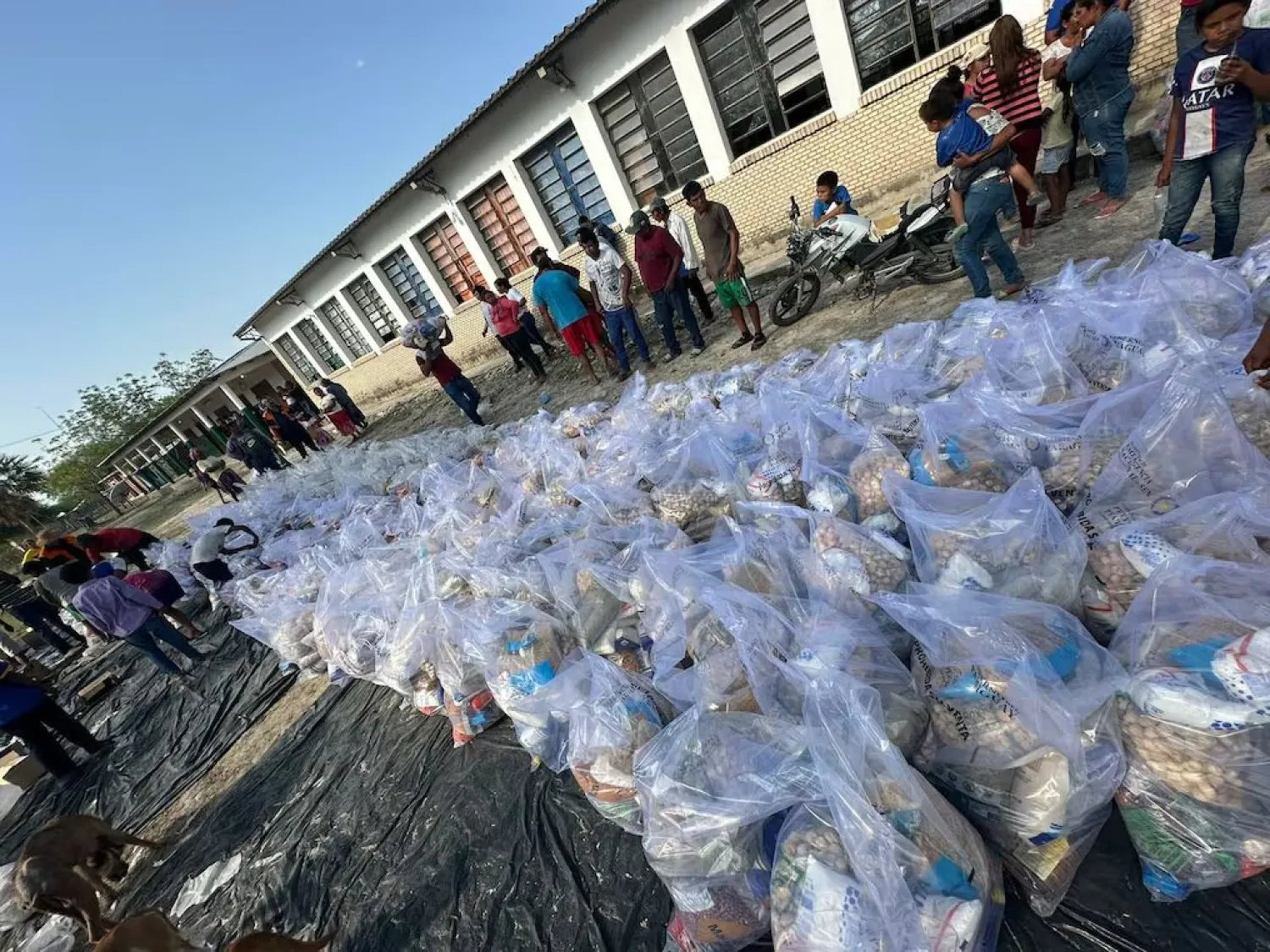 Gobierno distribuye agua y víveres a familias afectadas por la sequía chaqueña