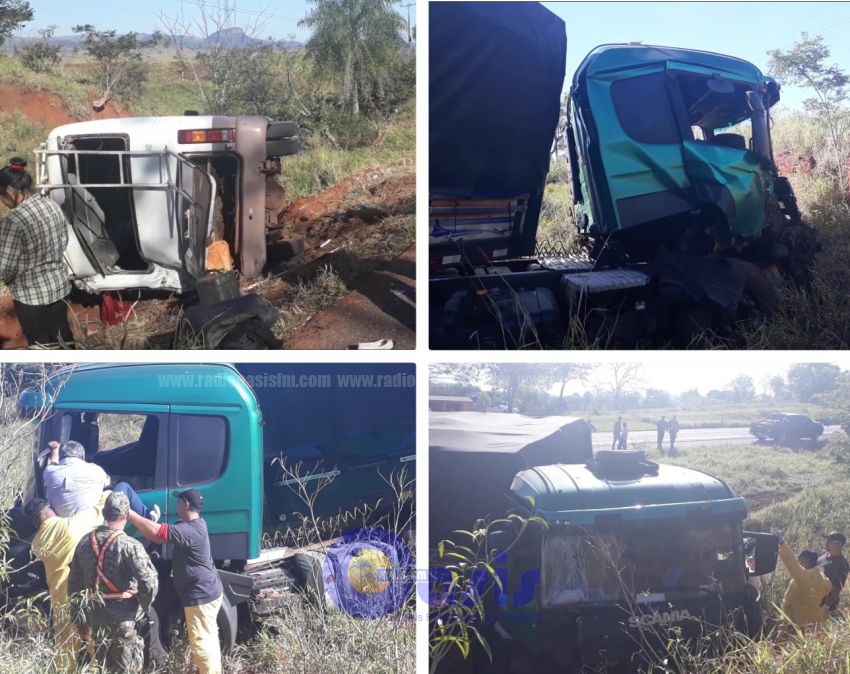 Carreta chocó por un minibus  sobre la ruta V en la zona de Guavira
