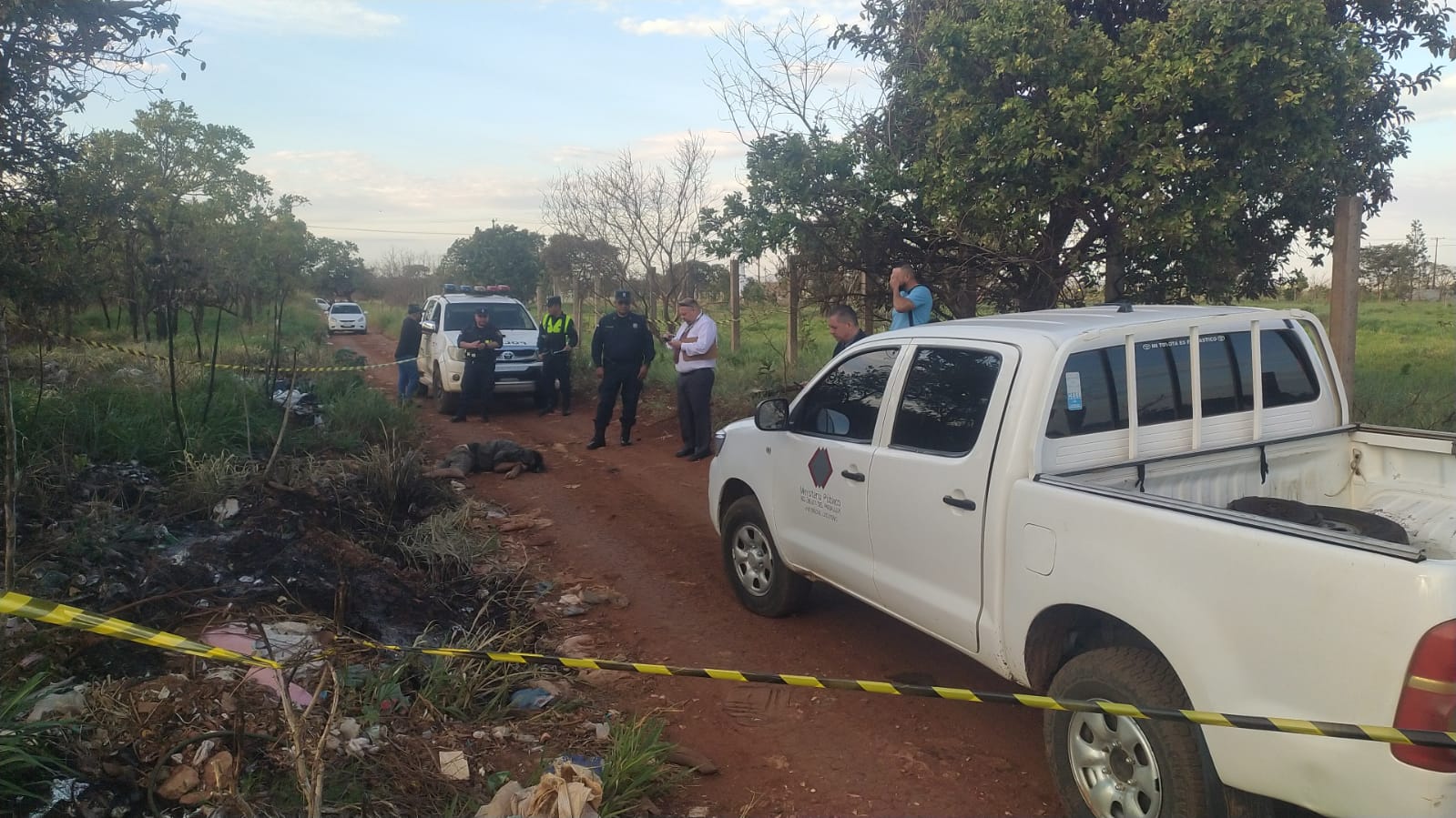 Hombre fue ejecutado y arrojado en un camino vecinal