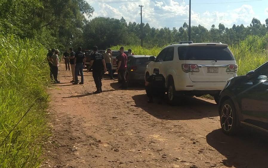 Inteligencia de SENAD recupera camioneta y arma robada en el lado brasilero