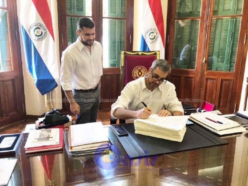 Mario Abdo promulga presupuesto 2019