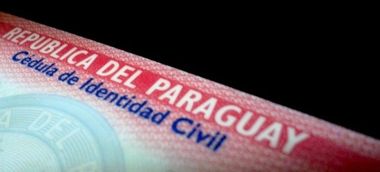 Mujer denuncia que sacan celulares con su cédula extraviada