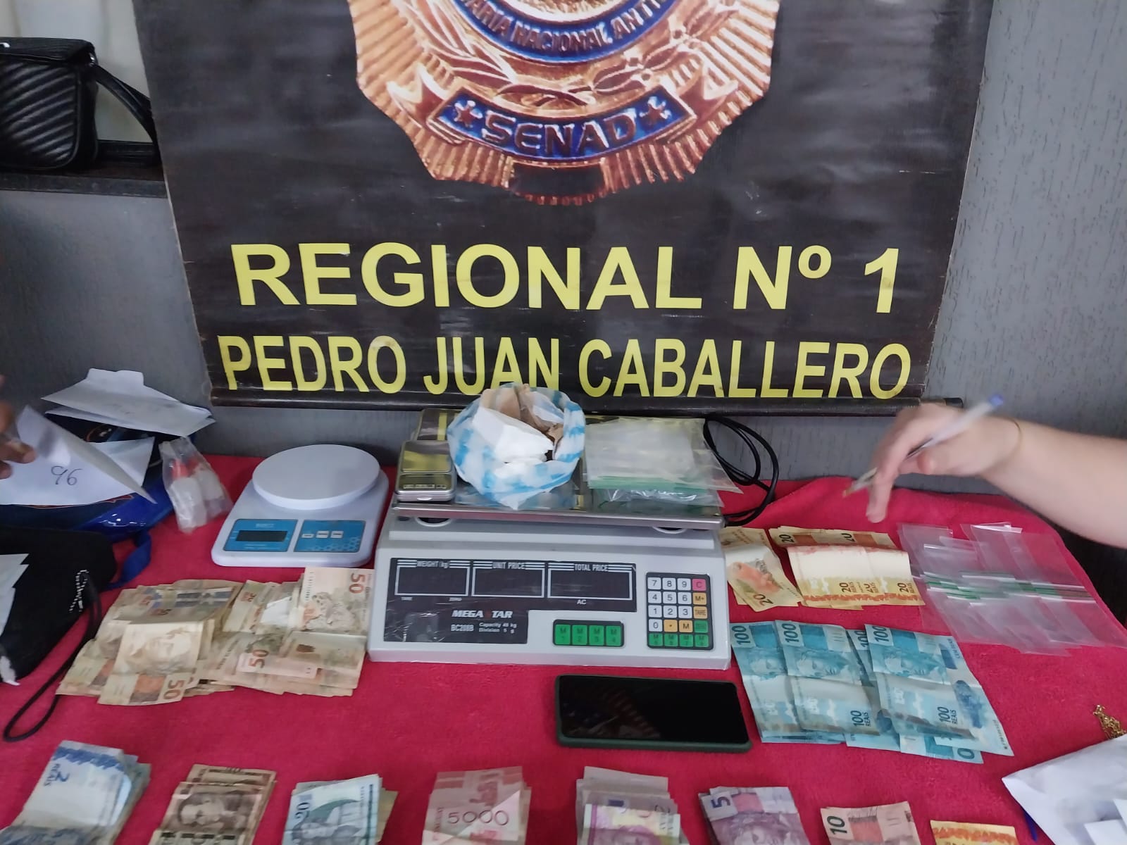 Incautan droga oculta en una “caleta”