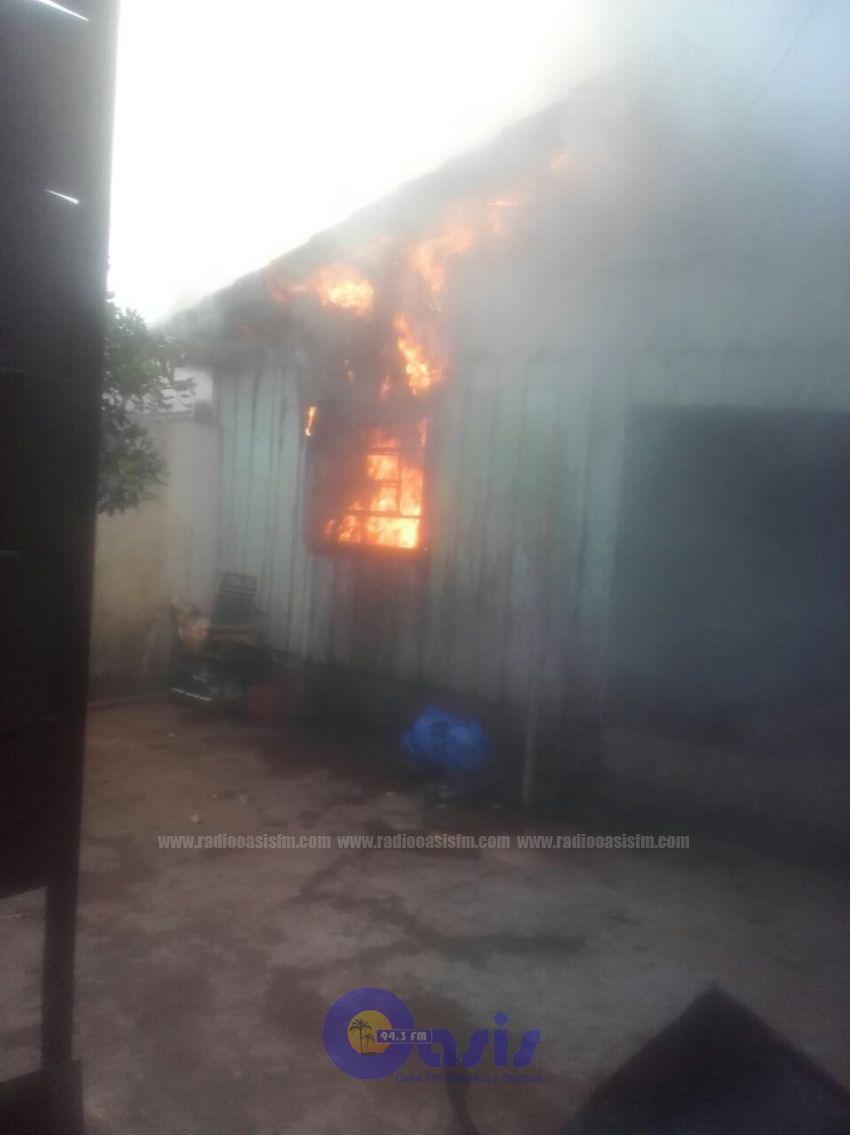 Vivienda fue consumida por el fuego en el barrio Mcal Estigarribia
