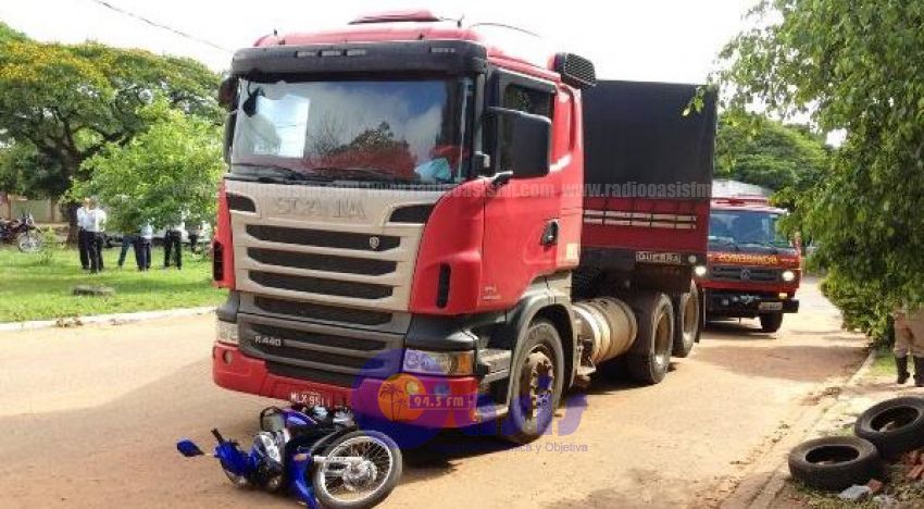 Fatal accidente en Ponta PorÍ£: Motociclista fue arrollado por un camión