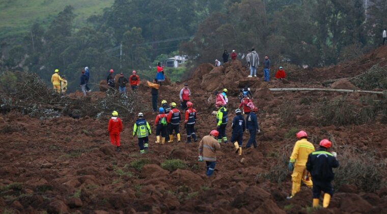 Sube a 14 el balance de muertos por deslave en el sur de Ecuador