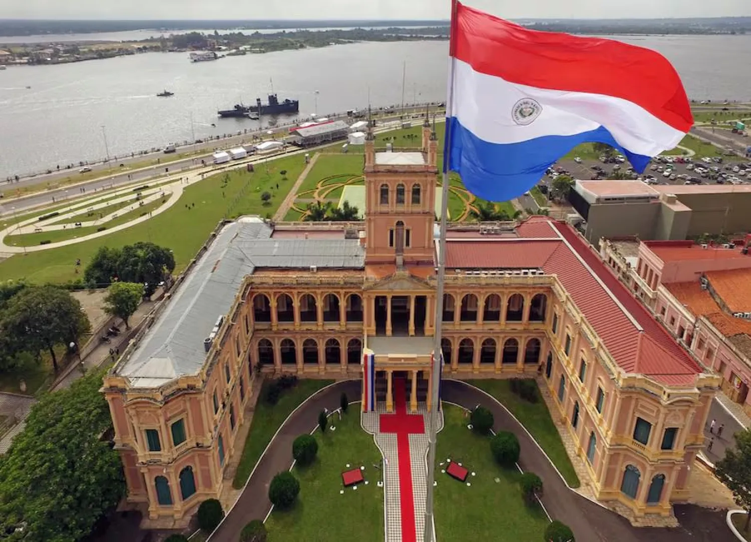 Fitch Ratings refuerza confianza en Paraguay y genera expectativas positivas en el sector privado