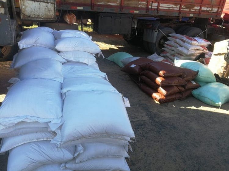 Incautan 15 toneladas de productos de contrabando