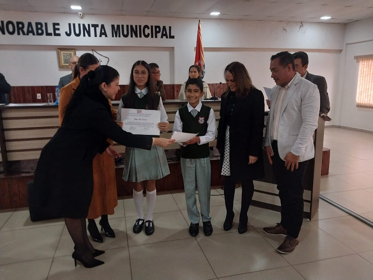 Ganadores del concurso literario por el día de la Amistad fueron premiados