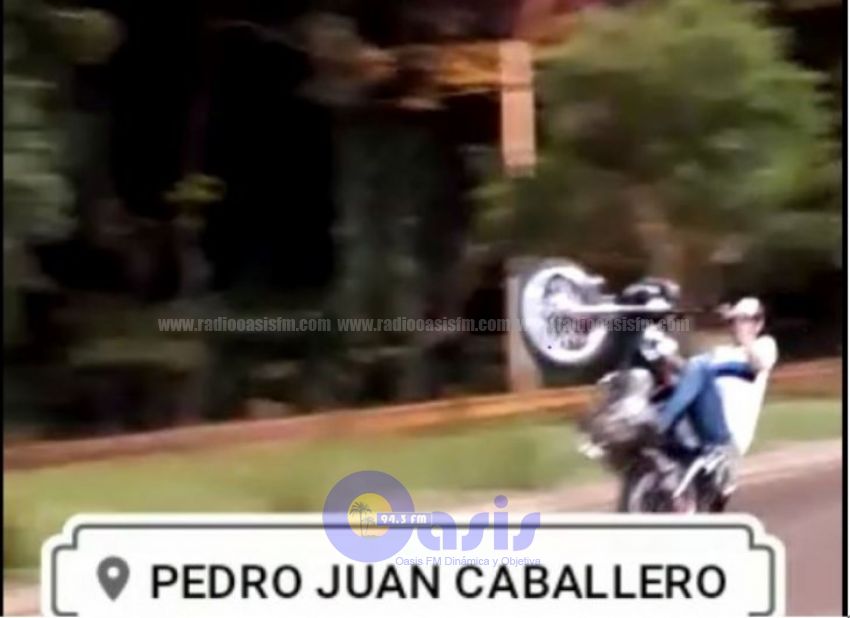 Jóvenes en moto hacen willy en Pedro Juan y vecinos anuncian ¡pollada a la vista!