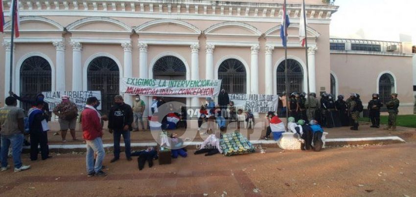 Ciudadanos indignados ocupan Comuna de Concepción