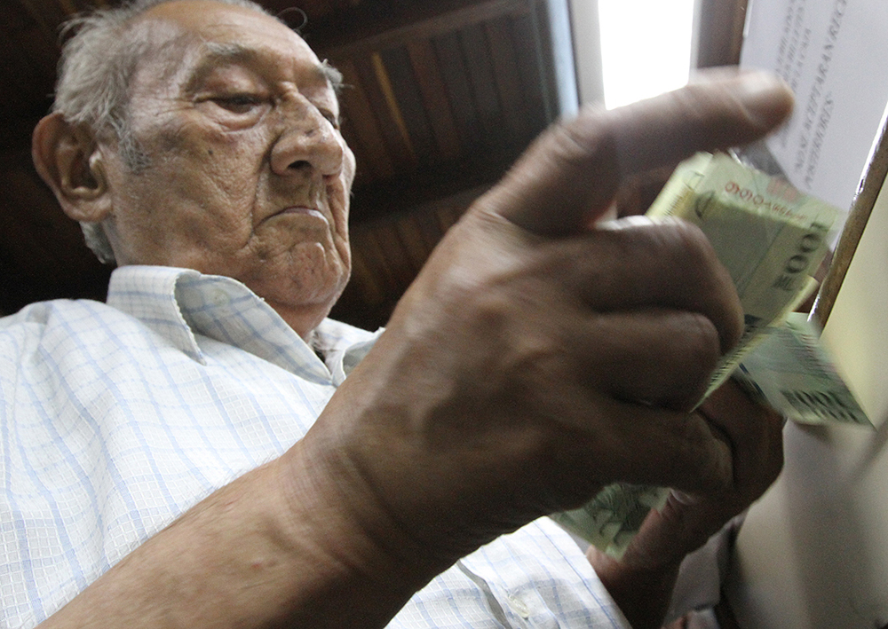 Anuncian aumento de haberes para jubilados y pensionados de IPS desde este mes