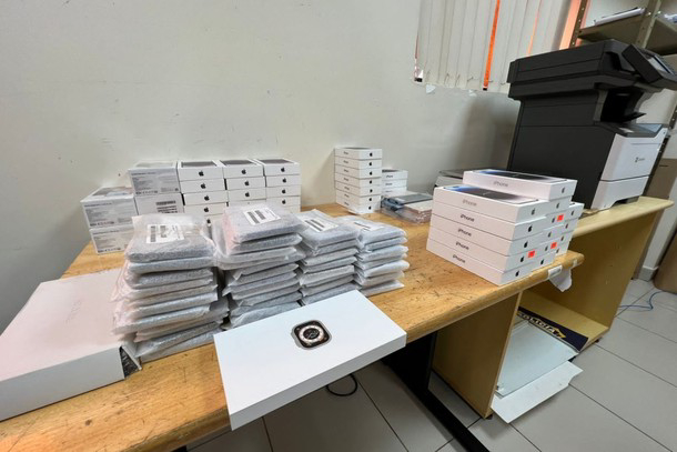 Detienen a brasileño con carga de iPhone valuada en 300.000 reales