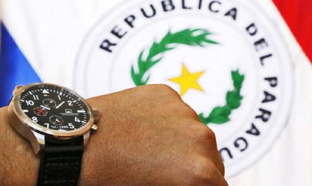 Esta medianoche se atrasan los relojes en 60 minutos