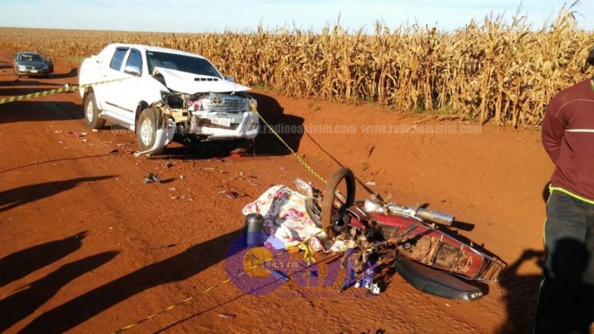 Menores mueren al colisionar contra una camioneta