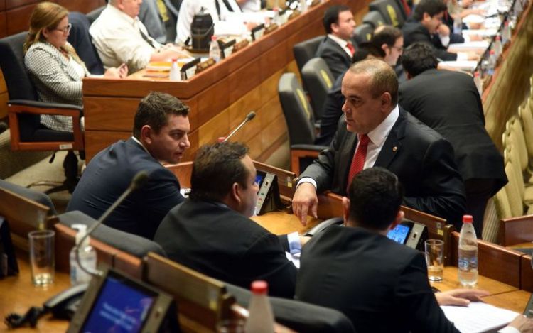 "Bachi" Nez intenta reflotar plan de hacer jurar a Horacio Cartes