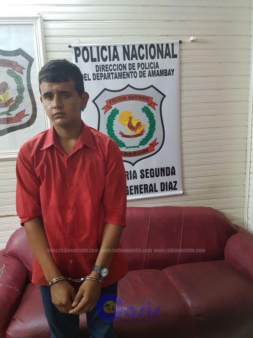 Policía habría implantado arma según madre de detenidos